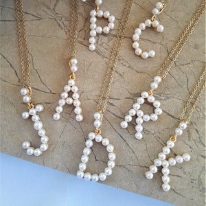 Perle erste Schichtung Halskette, große erste Goldkette, personalisierte Monogramm Halskette, Buchstabe Halskette Geschenk für sie