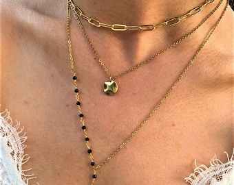 Gargantilha de ouro em camadas: estilo minimalista com miçangas