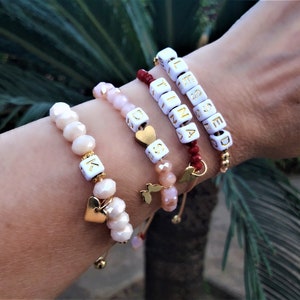 Benutzerdefinierte erste Name Armband, Stapeln Freundschaft Perlen Armband, Brief Perle Armband Geschenk für Sie
