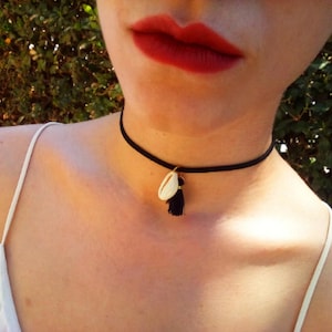 White Cowrie Shell Choker Necklace, Black Suede Choker, Sea Shell Choker, Cowry Kauri Shell, Beach Jewellery, Ibiza Necklace, Natural Shell