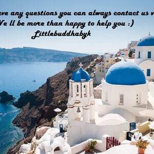 Puede incluir: Una vista panor&aacute;mica de edificios blancos con c&uacute;pulas azules sobre un mar azul profundo. El texto dice: If you have any questions you can always contact us via Etsy Convo! We ll be more than happy to help you :) Littlebuddhabyk.