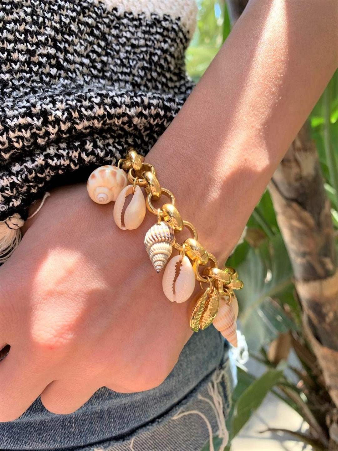 Gold Collection - Pink Shell Stone Bracelet with Seashell Gold Charm | T.  Jazelle