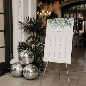 Üppiges Greenery Hochzeit Sitzplan Schild & Vorlage | Lizzie