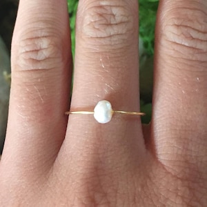 Dainty Pearl Ring / Minimal Ring / Tiny Pearl Ring / Silver Gold Stacking Ring / Genuine Pearl Ring / Bridesmaid Gift /Birthday Gift for Her