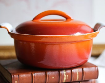 Vintage enamelled cast iron pan, gradient orange to red, casserole round Ø 20 cm, saucepan, dutch oven, cooking pot, marmite, Holland 50s