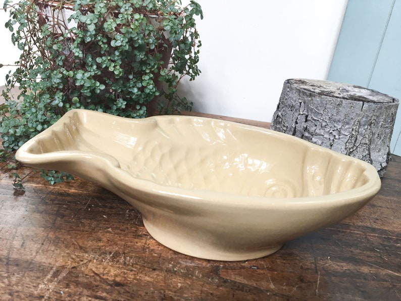 PETRUS REGOUT Large vintage beige earthenware mold, fish shape, antique baking mold, baking dish, dish bowl Holland 1960 image 5