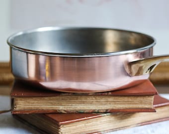 Splendid vintage medium copper frying pan, brass handle, tinned inside, antique saucepan, saute pan, flipping pan - Ø 22 - France 30s