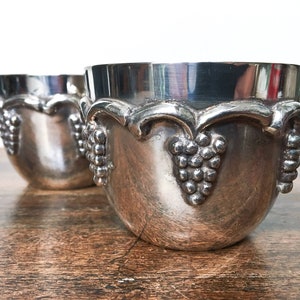 Vintage set of 2 silver plated cups, small bowl trinket, engraved decor, wine goblets, grapes pattern, barware, timbale argent France 50s image 1