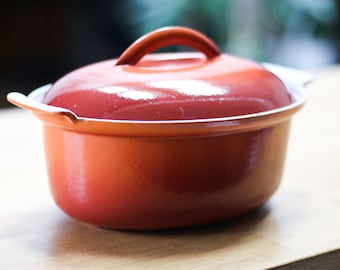 Vintage enamelled cast iron pan, gradient orange to red, casserole oval Ø 22 cm, saucepan, dutch oven, cooking pot, marmite, Holland 50s