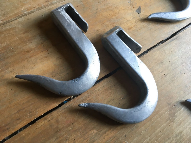 Vintage set of 6 rail hanging hooks in aluminium, butcher meat metal hooks, rustic kitchen, industrial deco, wall rack, hanger France 50s image 5