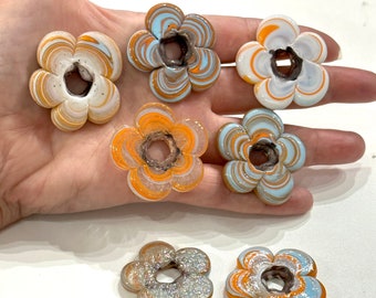 Cuentas de flores de vidrio jaspeado gruesas hechas a mano artesanalmente, tamaño entre 35 y 40 mm, 5 piezas en un paquete
