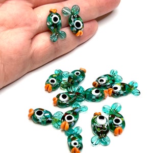 Ciondoli a forma di pesce verde acqua trasparente in vetro di Murano fatti a mano, confezione da 2 pezzi