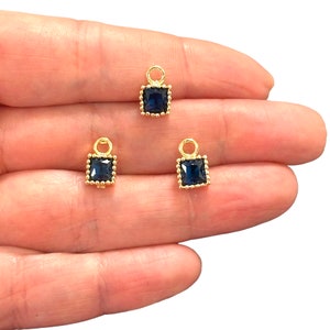 24Kt Vergoldete Quadratische Saphir CZ Charms, 3 Stück in einer Packung