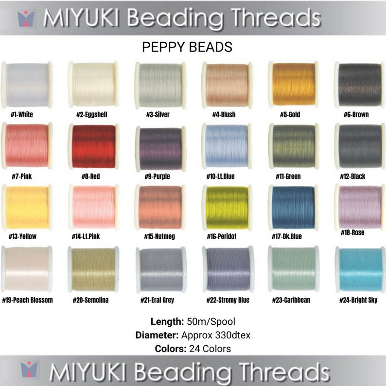 Pu&ograve; includere: Una cartella di 24 colori di rocchetti di filo etichettati con numeri e nomi di colori. Il filo &egrave; per la perlatura ed &egrave; lungo 50 metri con un diametro di circa 330 dtex. Il marchio &egrave; Miyuki Beading Threads.