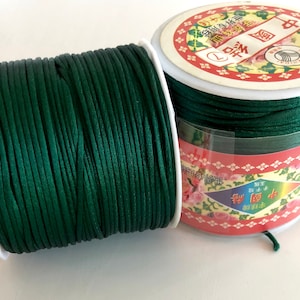 Smaragd Rattail Kordel, Kumihimo Kordel, Satin Seidenkordel, Satin Nylon Kordel, Makramee Knoten DIY, Perlenschnur, Fadenkordel, 1.5mm