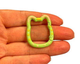 Llavero y colgante para bolso con cabeza de gato esmaltada en color verde menta – 35 x 28 mm