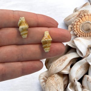 Handgemaakte keramische schelpkralen – set van 2, crème