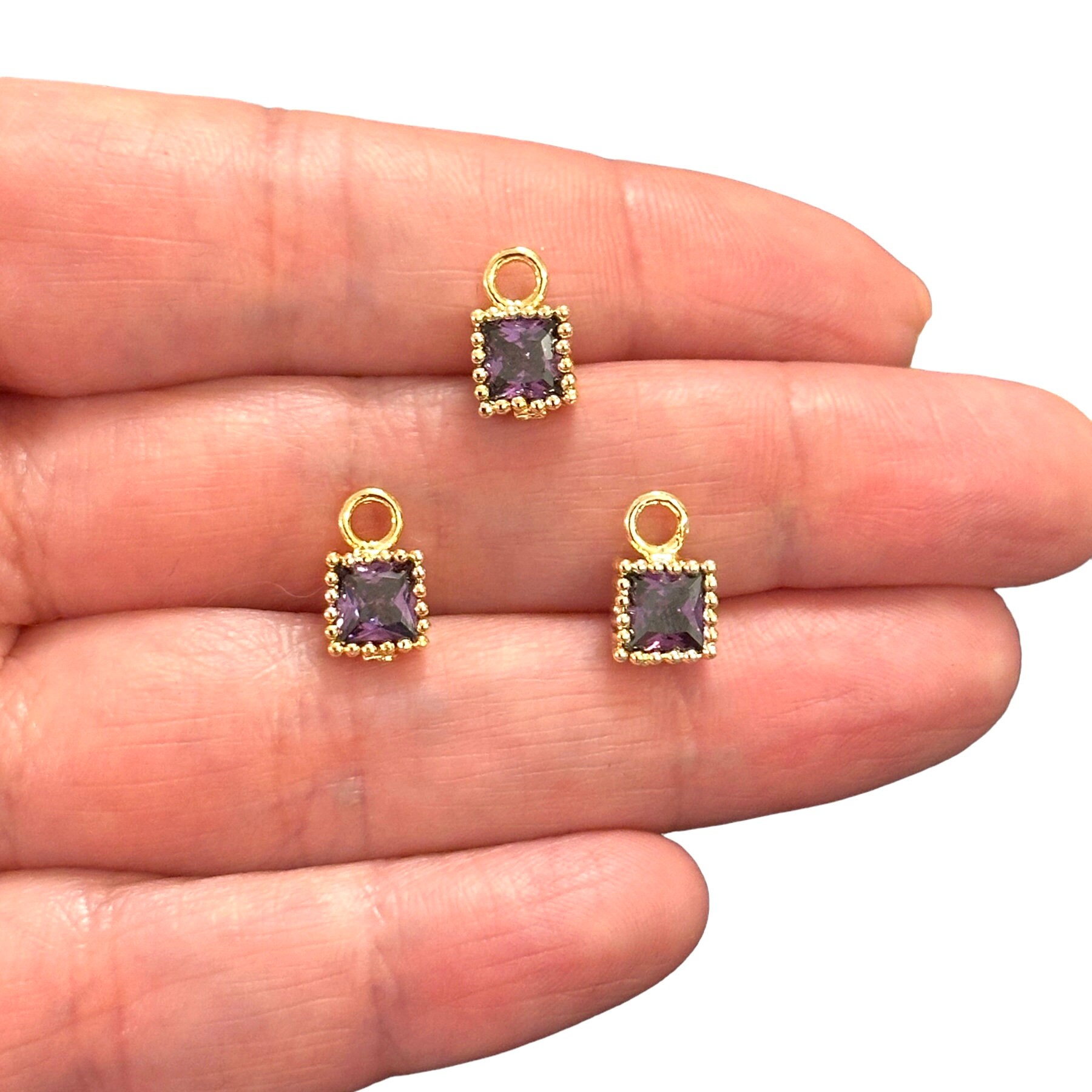 24Kt ゴールドメッキ スクエア アメジスト CZ チャーム、3 個入り
