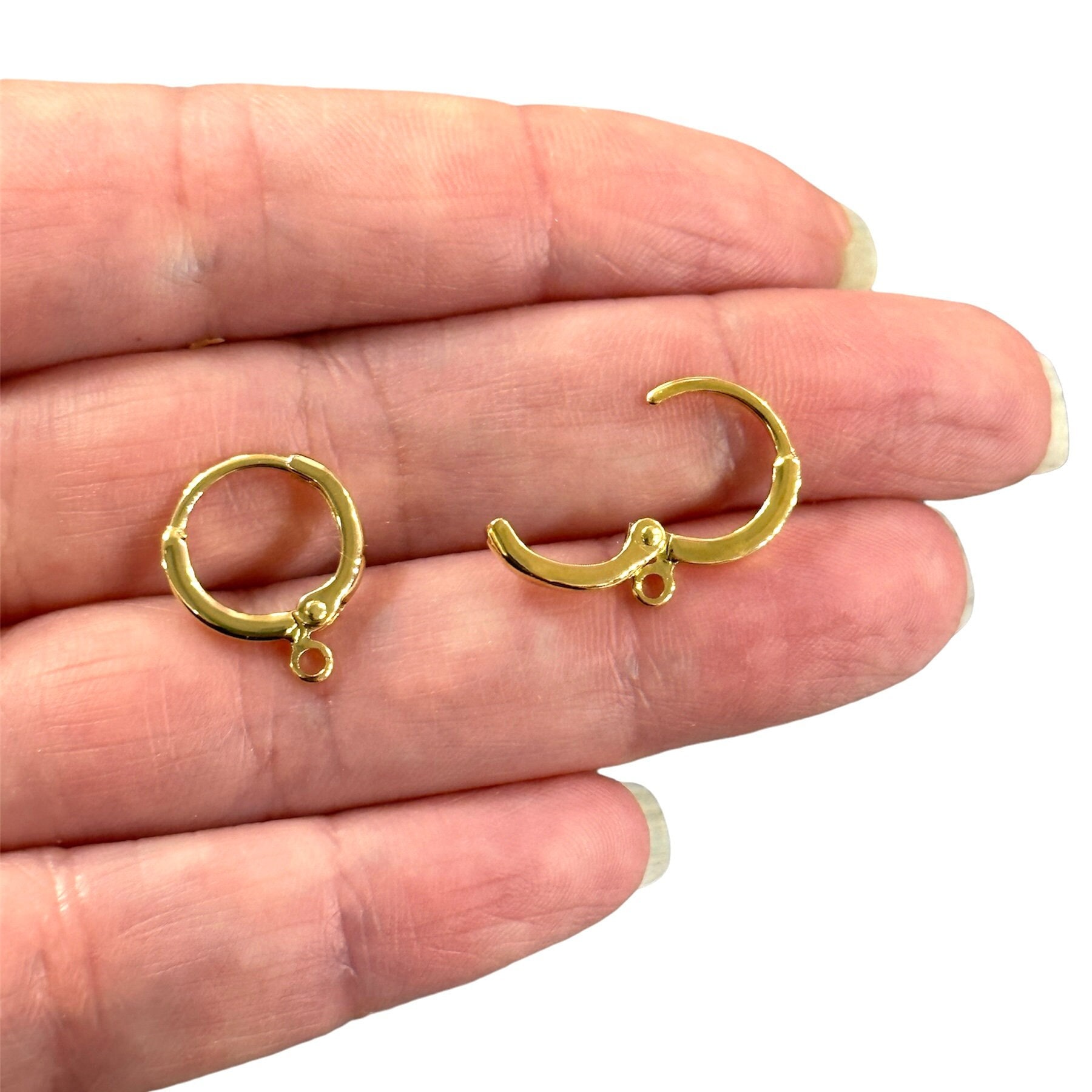 Buy latest designs of Gold Earrings online | Kalyan Jewellers