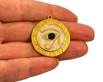 Colgante Ojo de Horus bañado en oro de 24 quilates: amuleto protector, 32 x 30 mm
