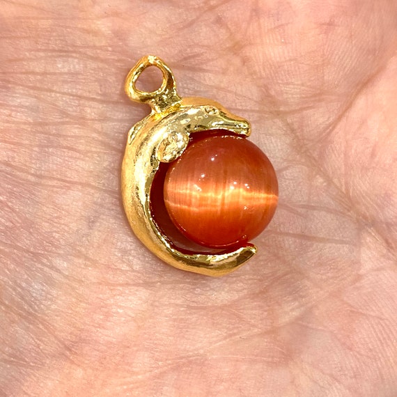 Cat eye stone pendant deals