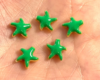 24Kt Gold Plated Neon Green Enamelled Starfish Spacer Charms, 5 pcs dans un pack