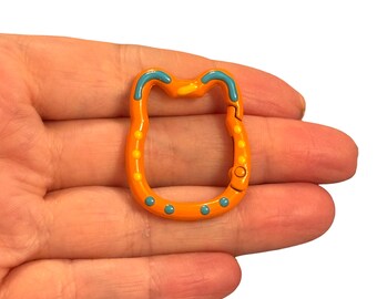 Llavero y colgante para bolso con cabeza de gato naranja esmaltada – 35 x 28 mm