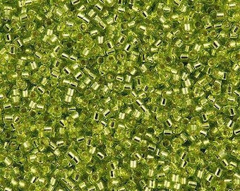 Miyuki Delica 11/0 DB0147 - Chartreuse con forro plateado, cuentas Miyuki Delica, paquete de 5 g