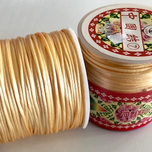 Fancy Creme Rattail Schnur, Kumihimo Schnur, Satin Seide Schnur, Satin Nylon Schnur, Makramee Knoten DIY, Perlenschnur, Fadenschnürung, 1.5mm