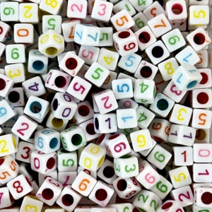 ジュエリー作り用の色付き数字ビーズ付きアクリルキューブホワイト、1000個パック