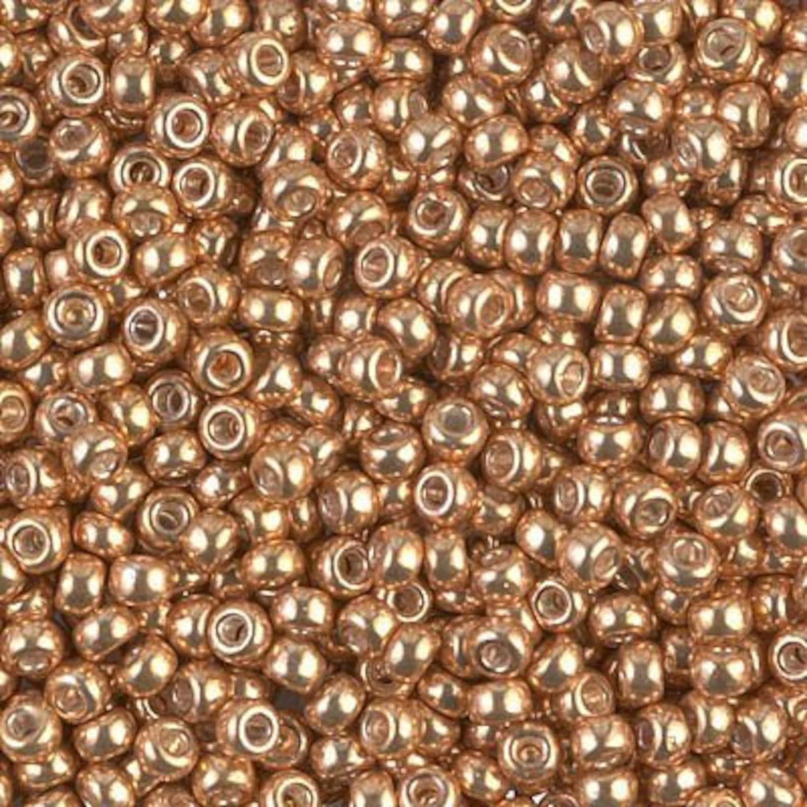 Нежно зеленый цвет бисер. Пластиковые шарики для декора. Бисер 0. Бисер 24/0. Бисер 8.