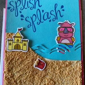 Splish splash! Hippopotame à la plage