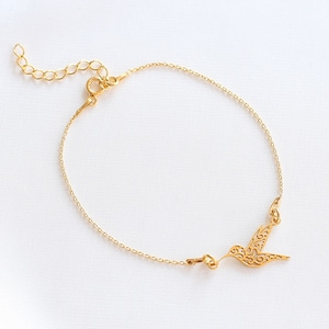 Bracelet Colibri Or Charme de colibri d'or Bracelet Oiseaux Bracelet en or 24 carats Colibri Bracelet de mariée image 1