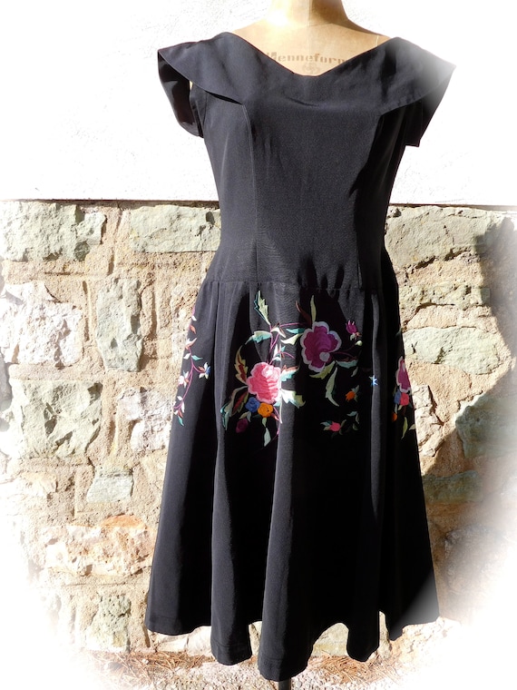 Vintage 50's floral embroidered dress