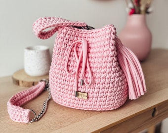 Handmade bucket handbag with unique fashion design