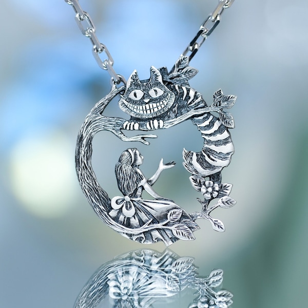 Alice’s Adventures in Wonderland,  pendant Alice and Cheshire cat, Silver pendant Cheshire cat,  Lewis Carroll Pendant,