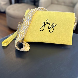 Bolso bandolera con monograma personalizado y moderno - Bandolera de piel vegana bordada - Bolso bohemio con monograma - Colores de primavera/verano - Memphis