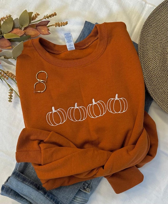 Pumpkin Outline Embroidered Sweatshirt- Pumpkin Outline Pullover - Simple Fall Pumpkin Crewneck - Minimal Fall Sweatshirt - Thanksgiving