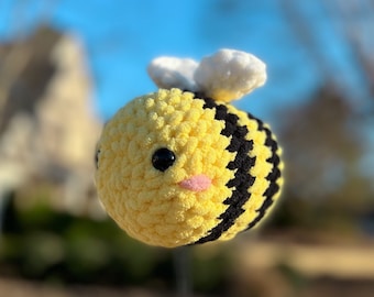 Chunky crochet bee amigurumi