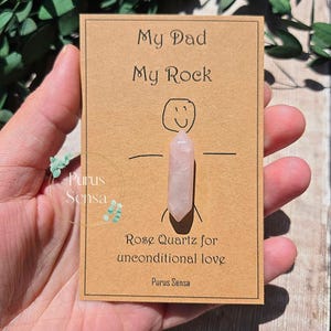 Lindo regalo de cristal para papá. Día del Padre, cumpleaños, un pequeño abrazo de bolsillo de cristal único para papá. Mi roca. Cuarzo rosa. Padrastro. Papi.