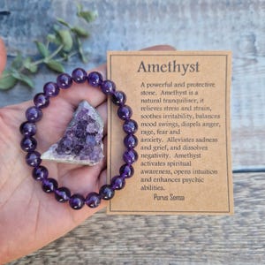 Pulseira de ametista e conjunto de cristal bruto. 8 mm Ametista com cartão de descrição cluster pulseira de cristal bruto pedra preciosa ansiedade sono suporte relaxar