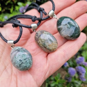 Beautiful moss agate necklace. Moss agate cord necklace. Adjustable black cord crystal necklace / choker