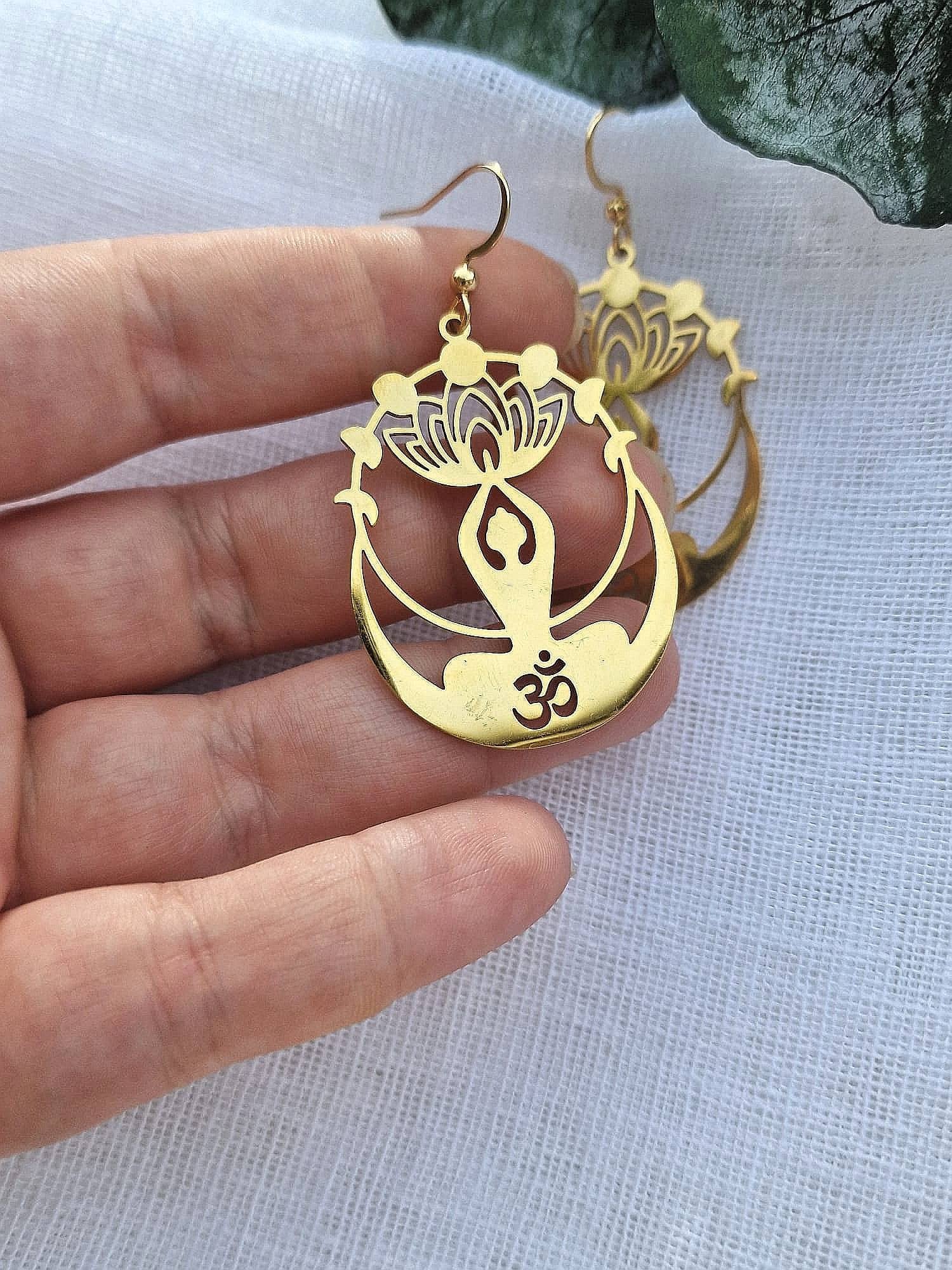kkjoy Collana Unalome di Loto in Acciaio Inox Collana di Ciondolo con Simbolo Yoga del Fiore di Loto Gioielli Inspirational Buddhism per Donne Ragazze
