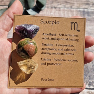 SCHORPIOEN-kristallen. Schorpioen cadeau. Kristalcadeau voor Schorpioen. Sterrenbeeldkristal op een beschrijvende kaart.