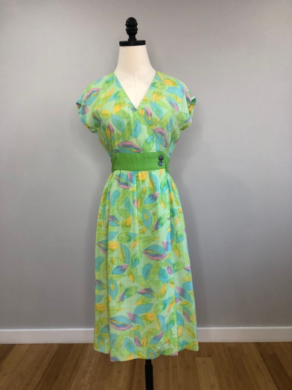 Vintage vibrant wrap summer dress