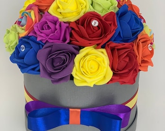 Scatola di rose artificiali arcobaleno, regalo floreale personalizzato