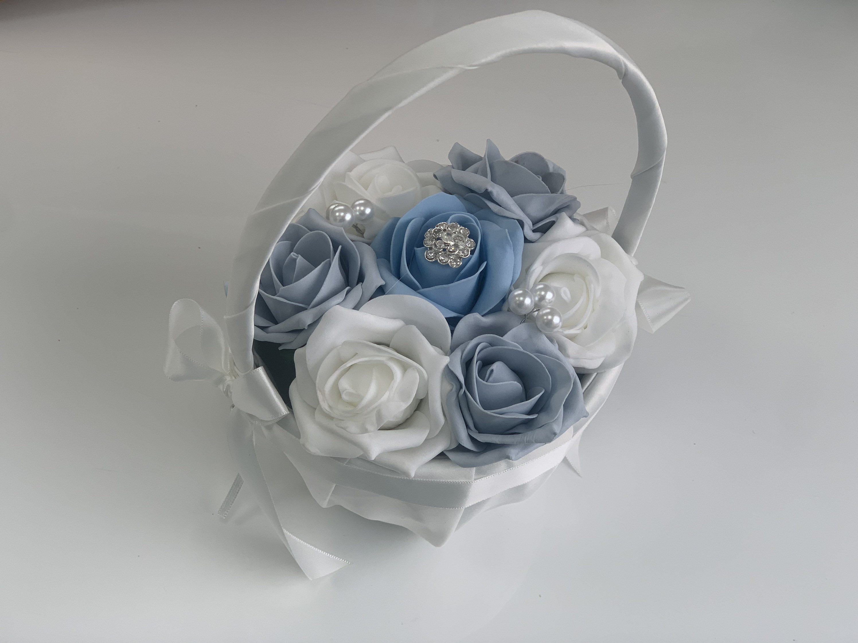 Bouquet di fiori artificiali blu navy e avorio fatto a mano: composizione floreale di lusso - Italia