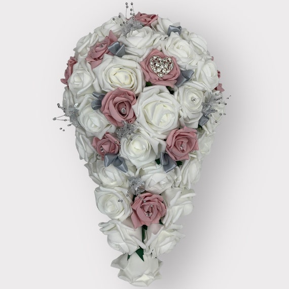 Pin de Diana en Cajas  Decoraciones de papel para fiestas, Manualidades,  Arreglos de rosas