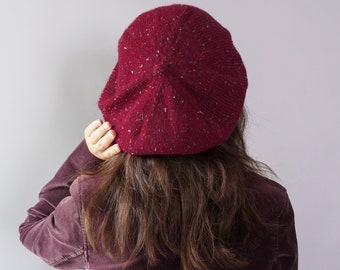 Berretto di tweed rosso Cappello di tweed bordeaux Berretto lavorato a mano accogliente Berretto lavorato a maglia bordeaux Cappello stile francese Cappello slouchy lavorato a maglia vino Accessori da donna autunnali