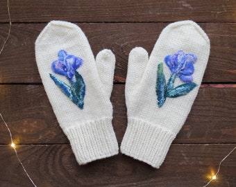 Flower embroidery hand knit mittens in white Valentines day gift for wife girlfriend Friend Sister Aunt God mother Warm wool gloves women